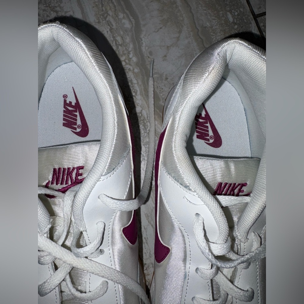 Nike Women's White and Magenta Sneakers sz 11 athletic fashion running shoes - Picture 4 of 11